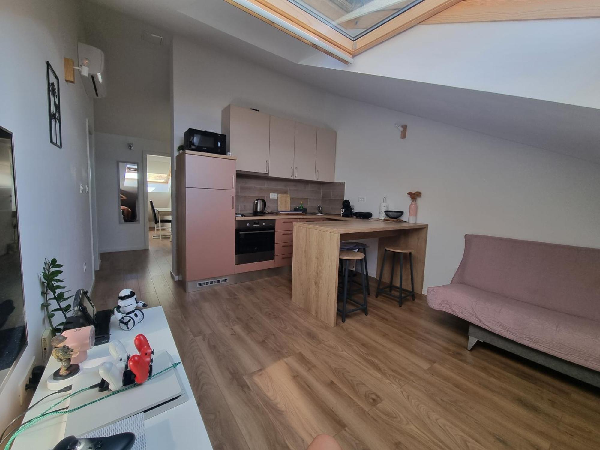 אומיס Geek Apartment מראה חיצוני תמונה