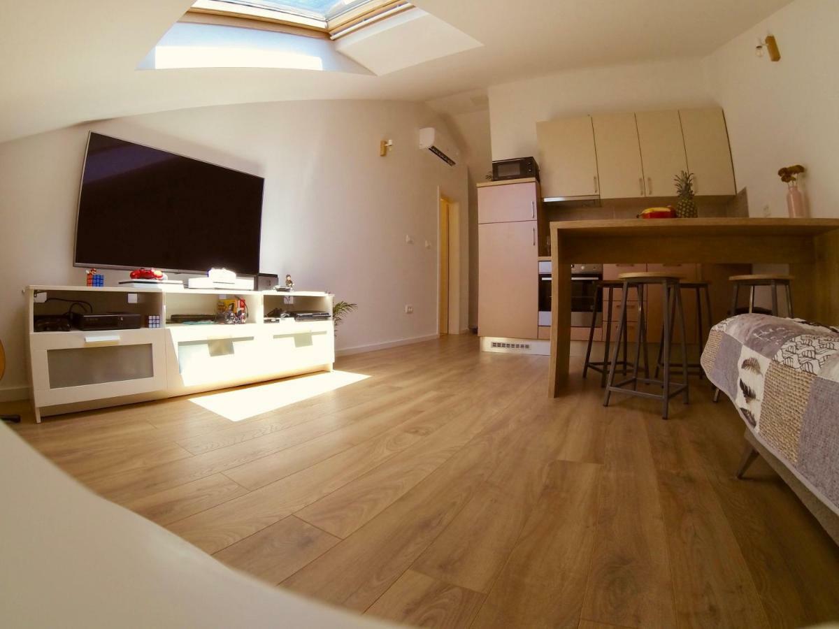 אומיס Geek Apartment מראה חיצוני תמונה